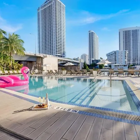 Modern 2 Bedroom - Beachwalk Resort - Pool - Gym